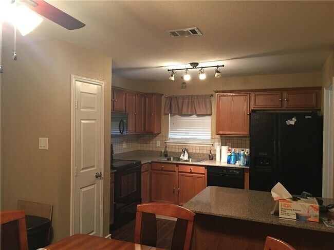 645 Fossil Wood Dr Saginaw, TX 76179 photo 2