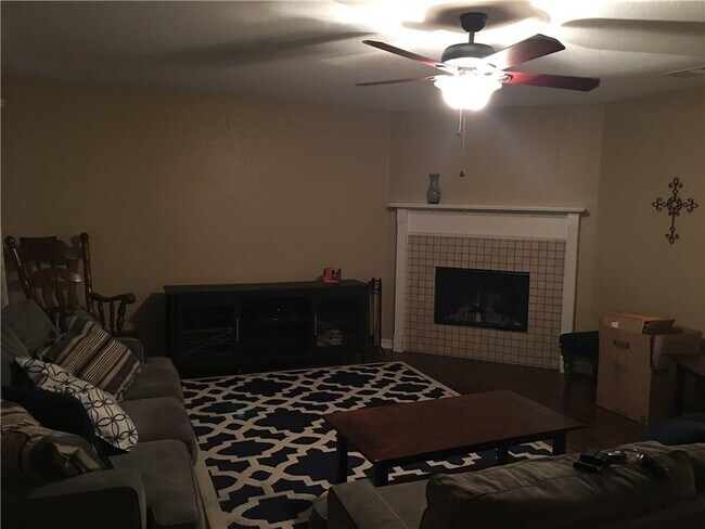 645 Fossil Wood Dr Saginaw, TX 76179 photo 4