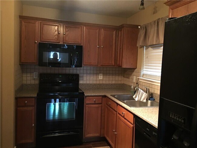 645 Fossil Wood Dr Saginaw, TX 76179 photo 3