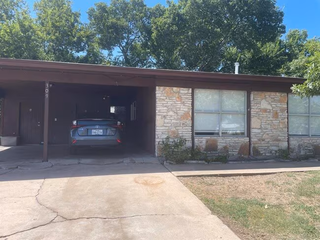 309 E Grady Dr Austin, TX 78753 photo 2