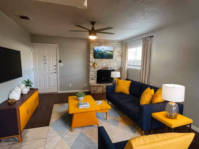 309 E Grady Dr Austin, TX 78753 photo 4