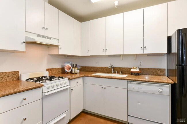 130A Valley Oak Dr Napa, CA 94558 photo 2