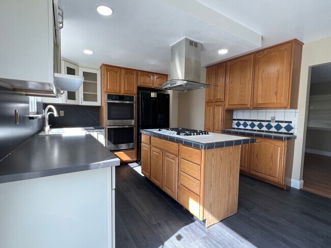 Bright 4 Bedroom 2.5 Bath Home in Milpitas photo 4
