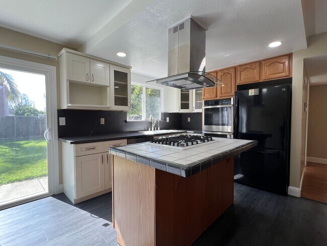 Bright 4 Bedroom 2.5 Bath Home in Milpitas photo 5