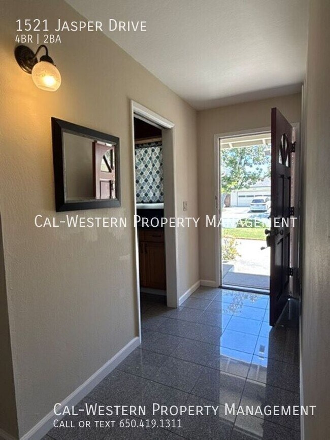 1521 Jasper Dr Sunnyvale, CA 94087 photo 2