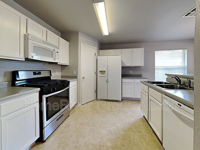 708 Encanto Dr Leander, TX 78641 photo 4