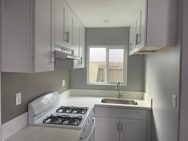 2023 Reed Ave San Diego, CA 92109 photo 4