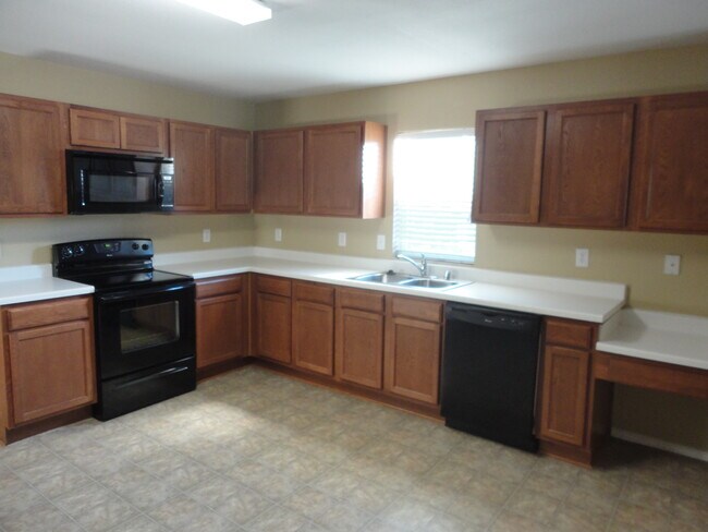 811 Wild Prairie Dr Arlington, TX 76002 photo 5