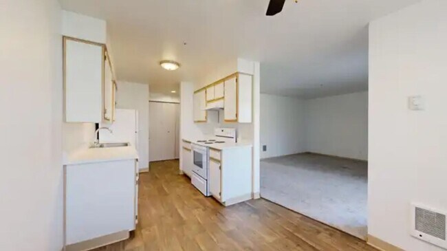 Parkhurst Apartments photo 3