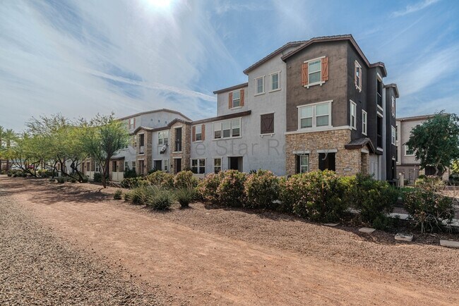 5815 S 23rd Way Phoenix, AZ 85040 photo 2