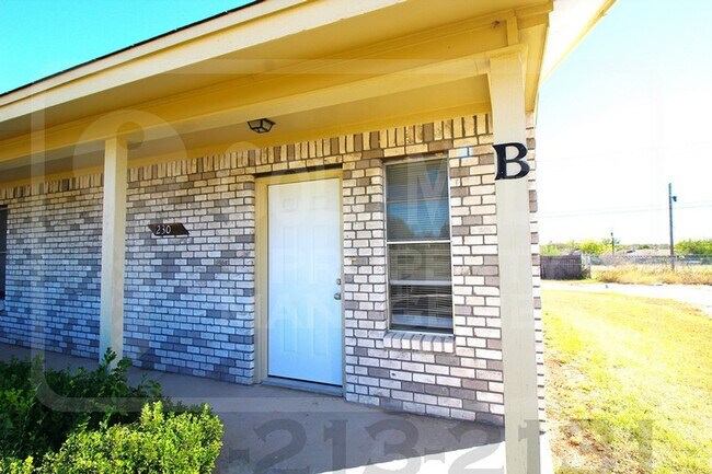 2302 Hunt Dr Killeen, TX 76543 photo 2