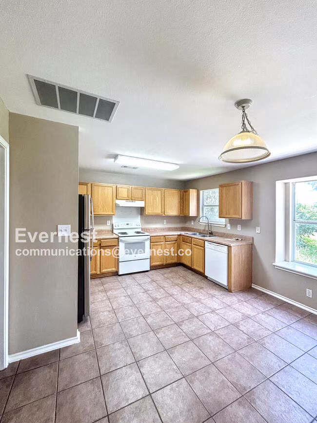 2671 Hunt St New Braunfels, TX 78130 photo 3