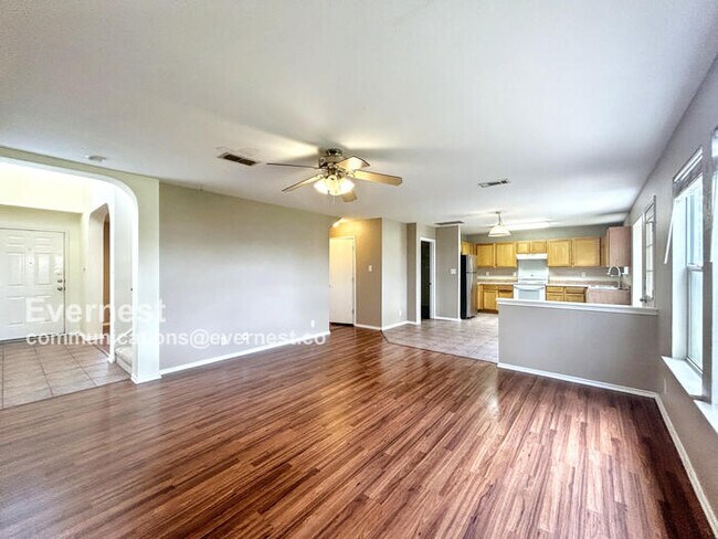 2671 Hunt St New Braunfels, TX 78130 photo 4