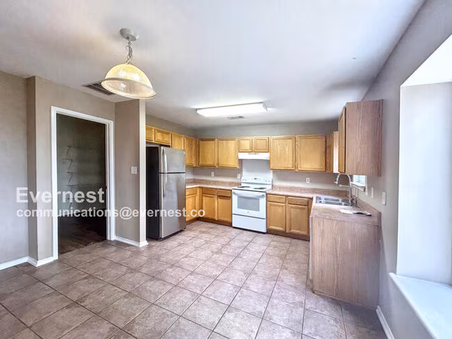 2671 Hunt St New Braunfels, TX 78130 photo 2