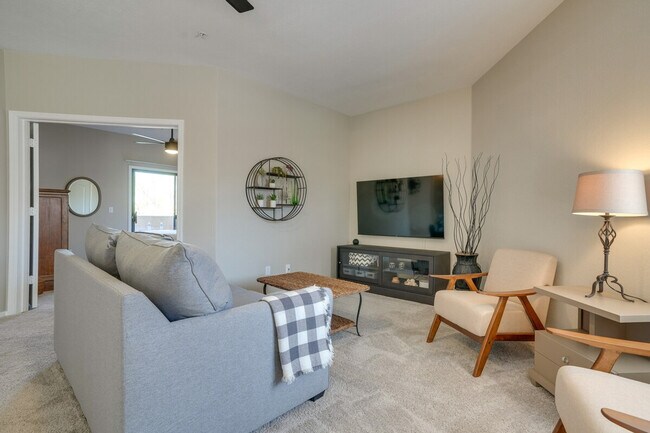 9151 West Greenway Road, Peoria, AZ 85381 photo 2