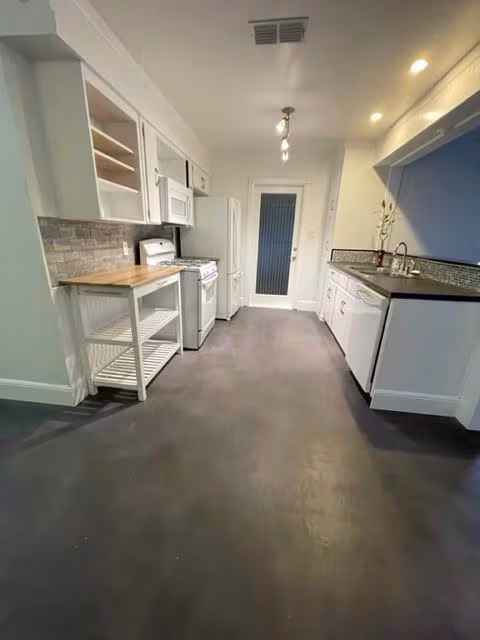 8517 Shenandoah Dr Austin, TX 78753 photo 4