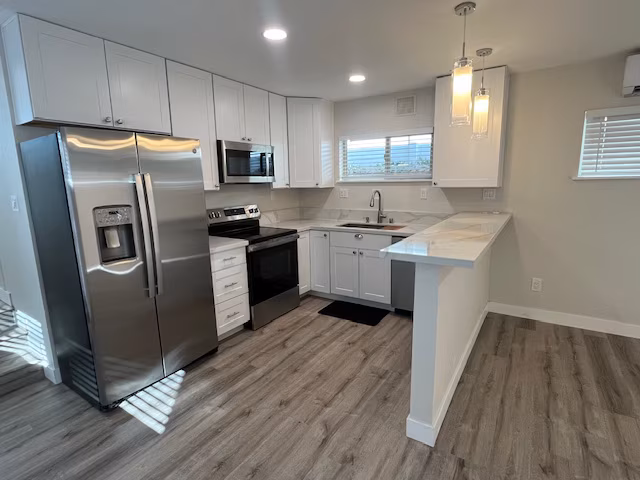1327 La Palma St San Diego, CA 92109 photo 3