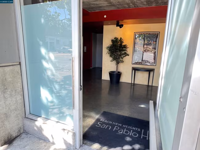 6501 San Pablo Ave Oakland, CA 94608 photo 3