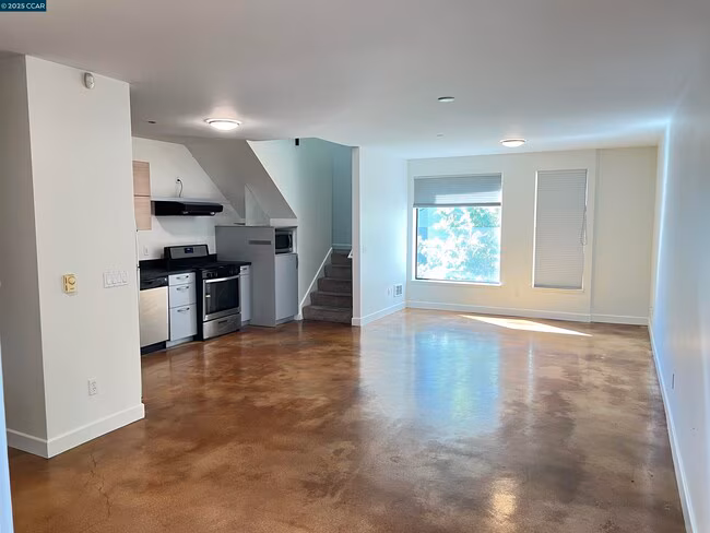 6501 San Pablo Ave Oakland, CA 94608 photo 5