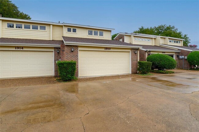 1910 Shorewood Drive, Grapevine, TX 76051 photo 2