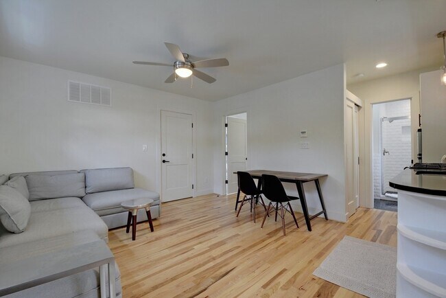 4518 Red River St Austin, TX 78751 photo 2