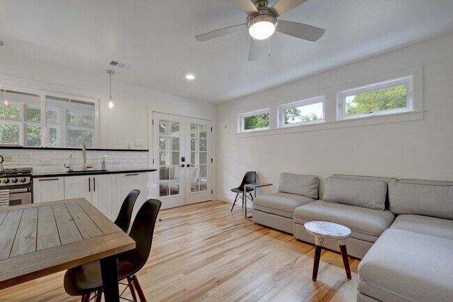 4518 Red River St Austin, TX 78751 photo 3