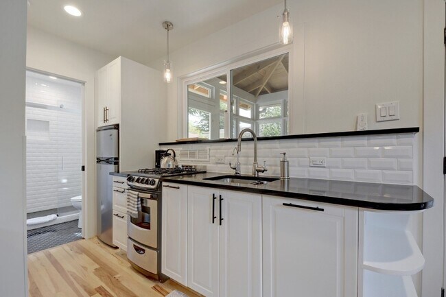 4518 Red River St Austin, TX 78751 photo 4