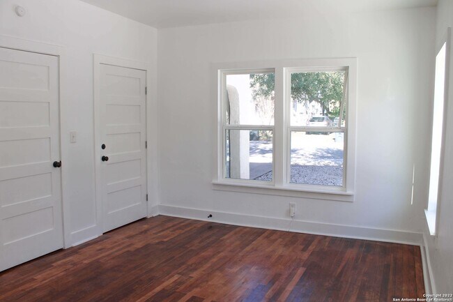 410 Fulton Ave San Antonio, TX 78212 photo 5