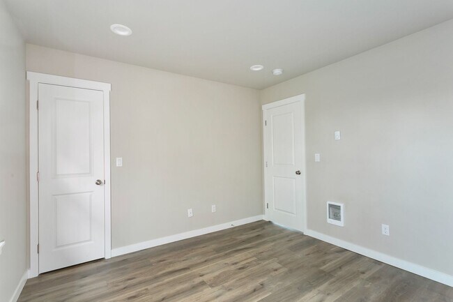 927 S Cushman Ave Tacoma, WA 98405 photo 5