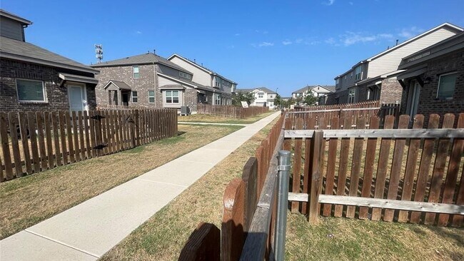 603 Caterpillar Ln Pflugerville, TX 78660 photo 4