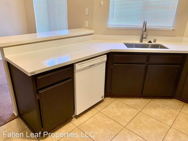 902 Dover Hercules, CA 94547 photo 2