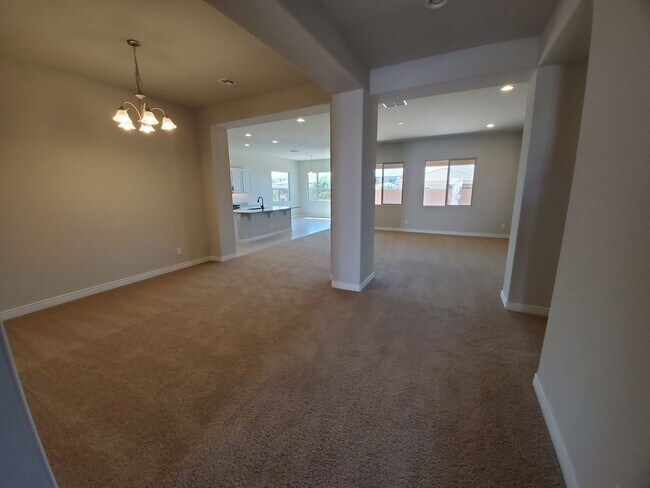 8537 W MYRTLE Avenue photo 4