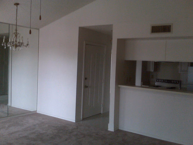 2227 Madison Dr Arlington, TX 76011 photo 4
