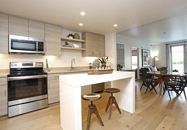 3088 Baze Rd San Mateo, CA 94403 photo 4