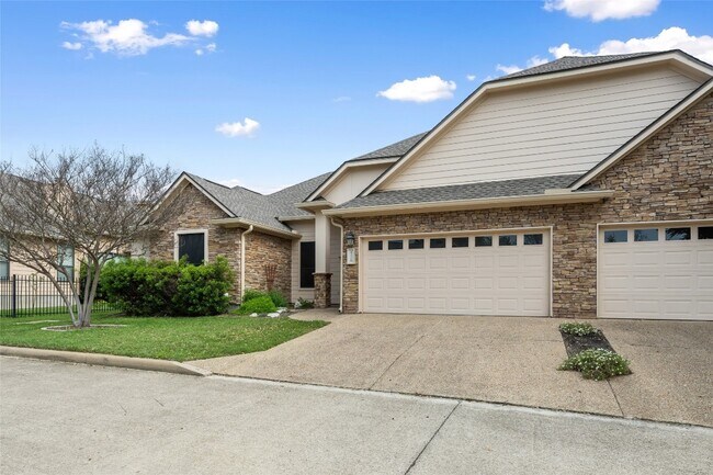 4228 Wild Iris Ln Austin, TX 78727 photo 3