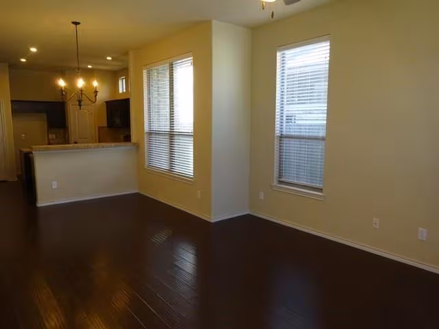 160 Creekside Villa Dr Kyle, TX 78640 photo 4