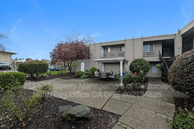 2120 Sonoma Ave Santa Rosa, CA 95405 photo 3