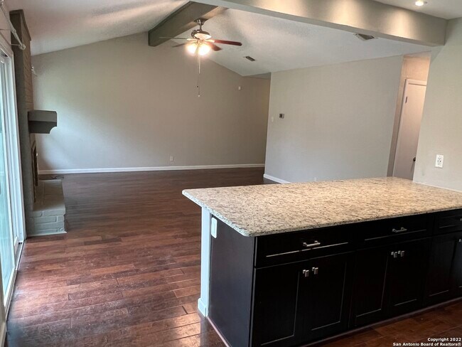 1018 Ericson Dr San Antonio, TX 78245 photo 4