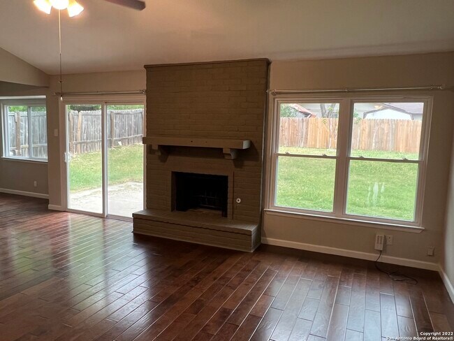 1018 Ericson Dr San Antonio, TX 78245 photo 3