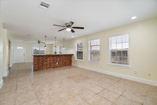 500 Tillery St Austin, TX 78702 photo 5