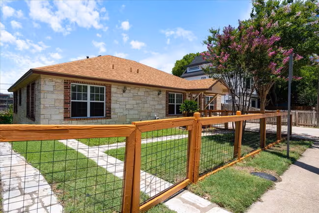 500 Tillery St Austin, TX 78702 photo 3