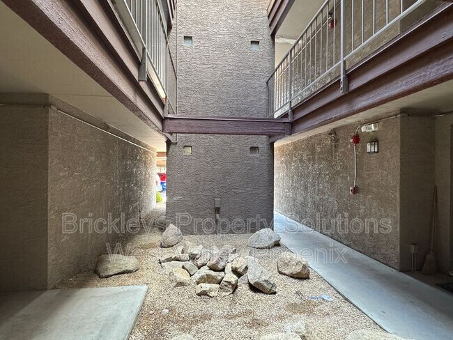 17 E Ruth Ave Phoenix, AZ 85020 photo 2