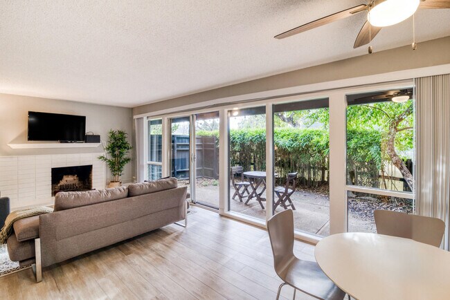 801 Middlefield Rd Palo Alto, CA 94301 photo 2