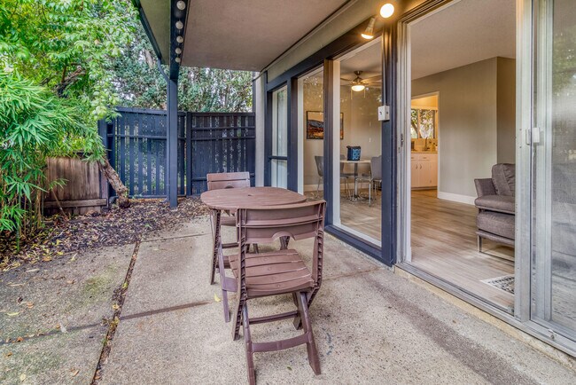 801 Middlefield Rd Palo Alto, CA 94301 photo 5