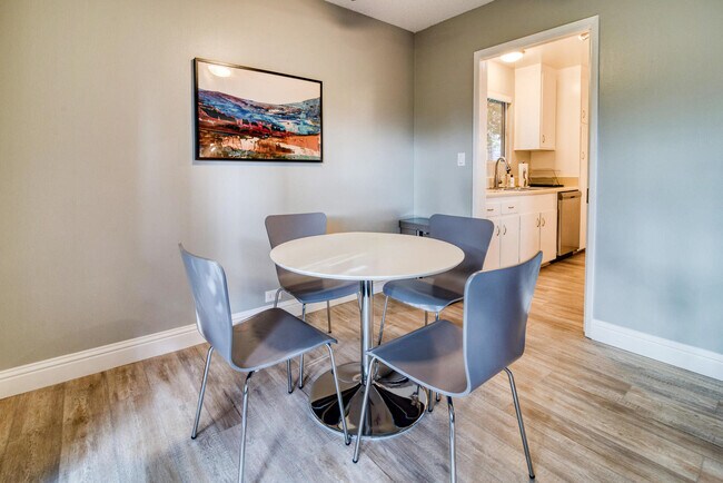 801 Middlefield Rd Palo Alto, CA 94301 photo 4