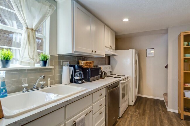1404 Forest Park Blvd Fort Worth, TX 76110 photo 5