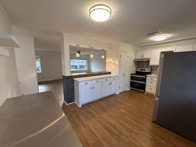 8655 Ashcroft Ave Dallas, TX 75243 photo 4