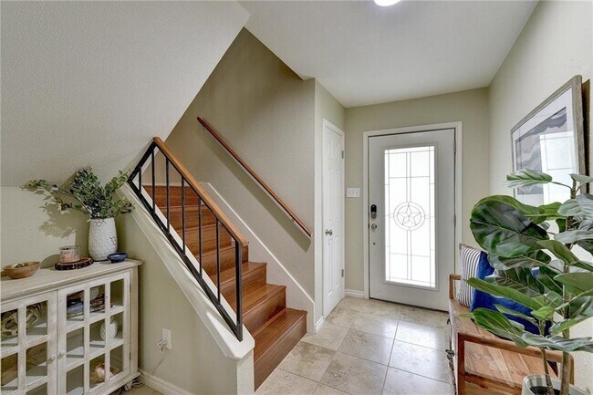 8305 Cattle Dr Austin, TX 78749 photo 5