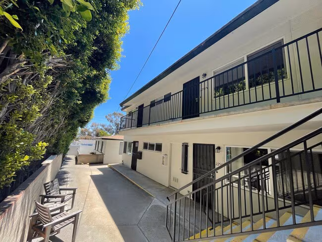 2252.5 Garnet Ave San Diego, CA 92109 photo 2