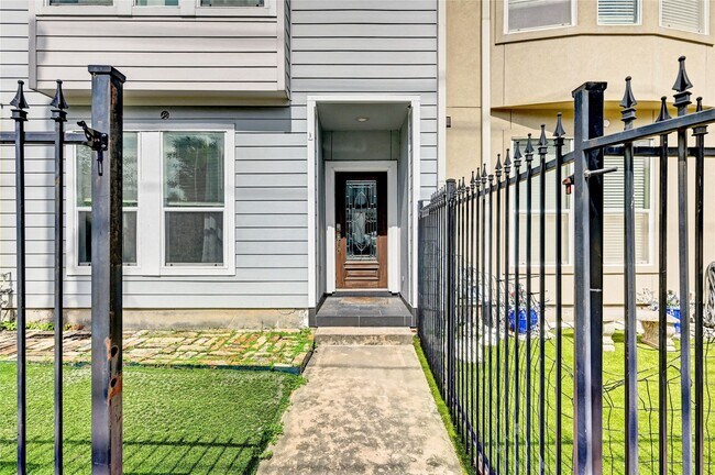 5507 Darling St Houston, TX 77007 photo 3